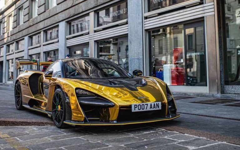 Gorgeous McLaren with gold inside and gold outside